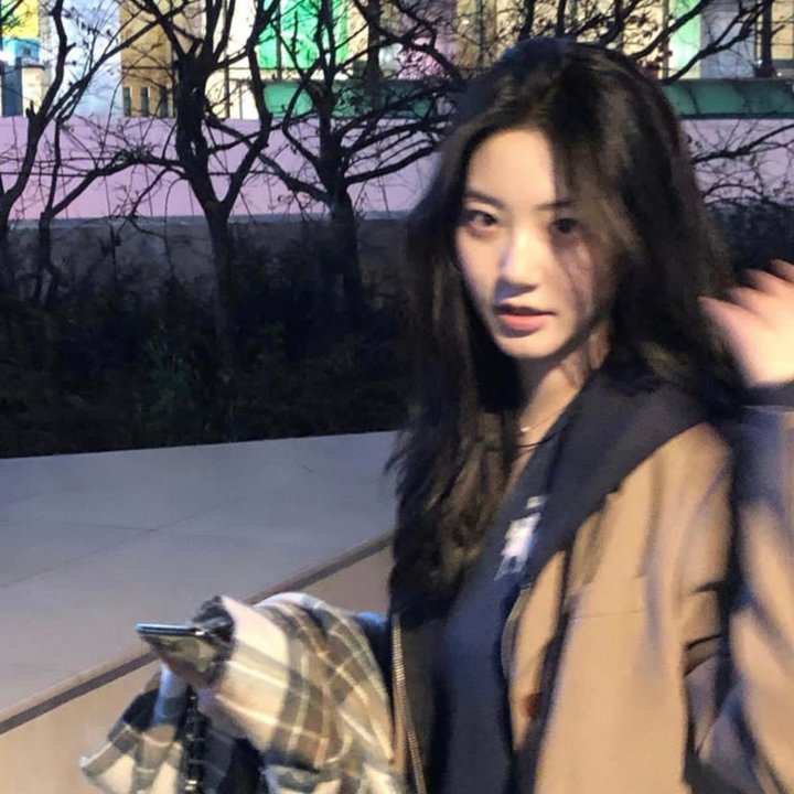 哭泣的女人海报